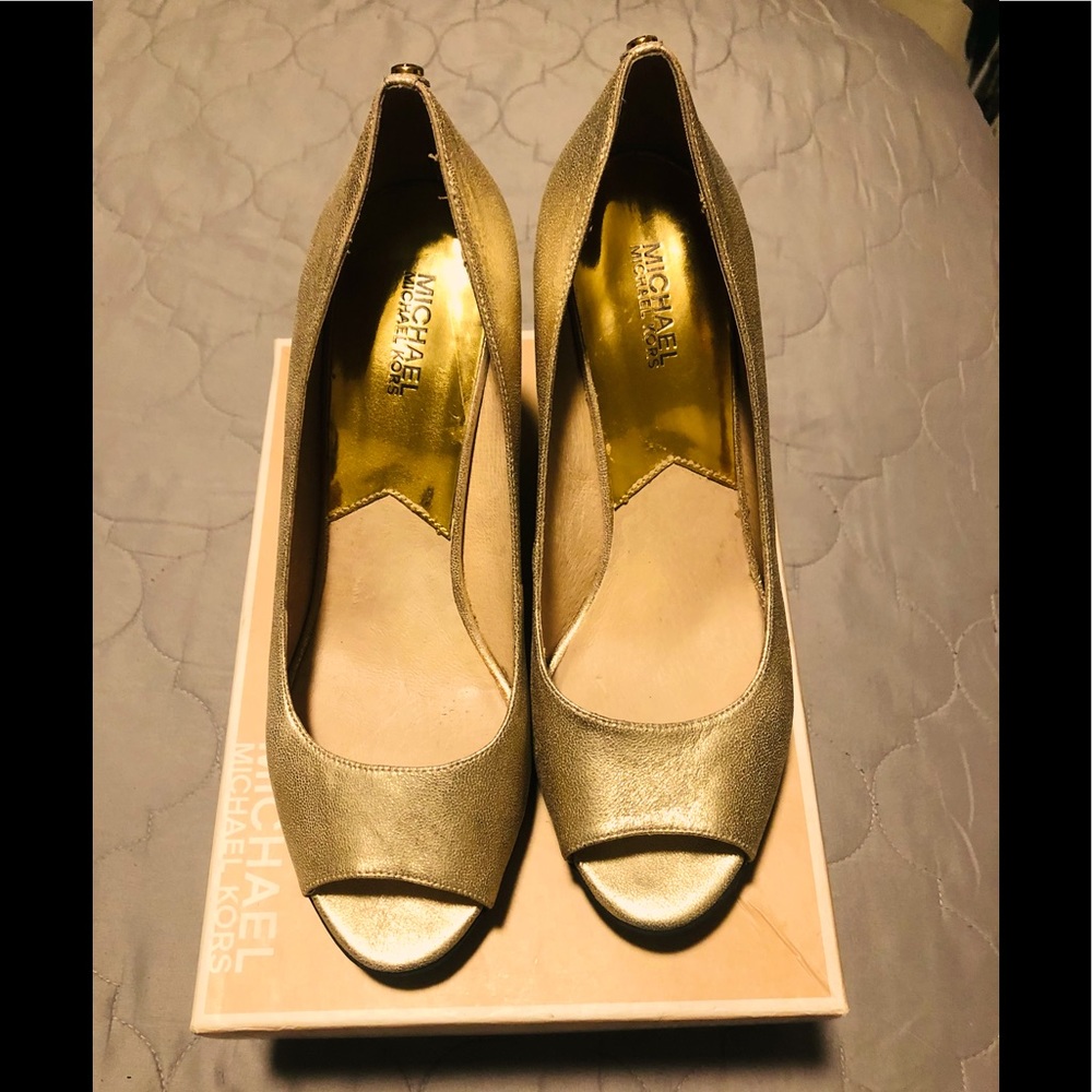 MICHAEL KORS Lexi Mid Wedge Matallic